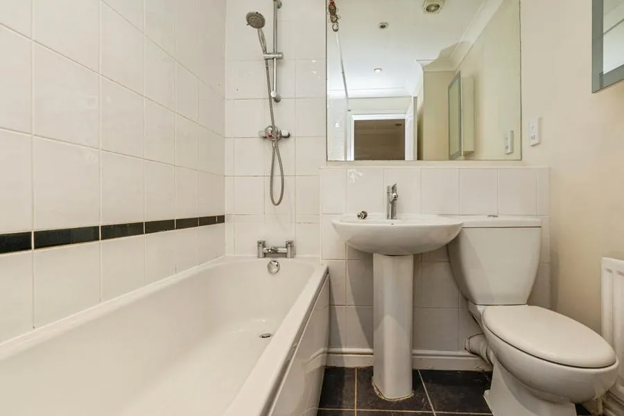 The Orchard, Virginia Water, GU25, photo 19