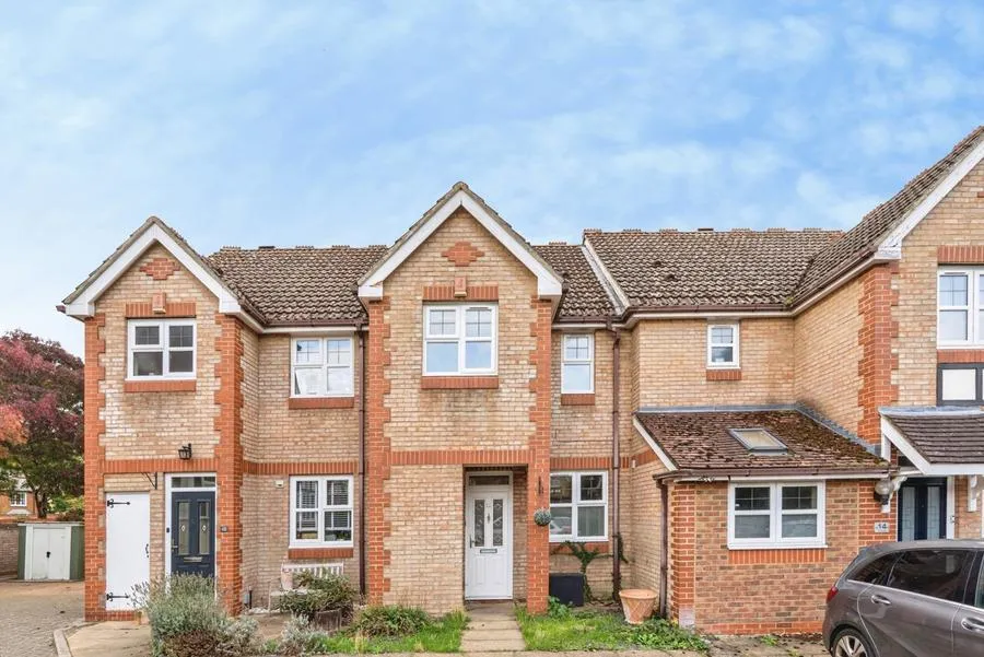 2 bed house to rent, The Orchard, Virginia Water, GU25