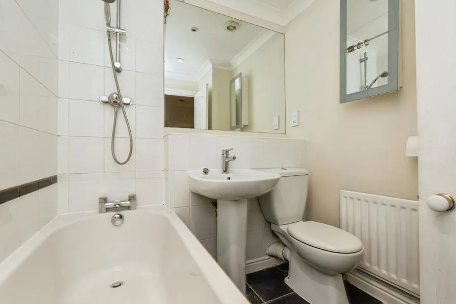 The Orchard, Virginia Water, GU25, photo 17