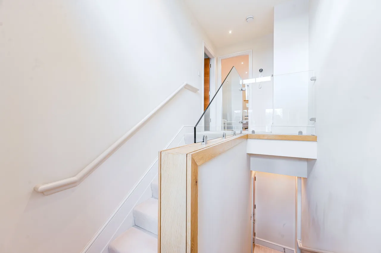 Flat 5, 14 Hogarth Road, London, photo 11