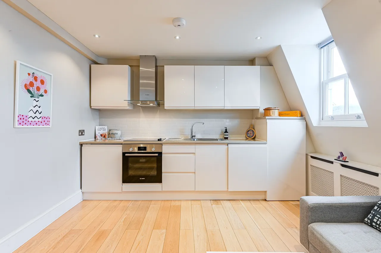 Flat 5, 14 Hogarth Road, London, photo 4