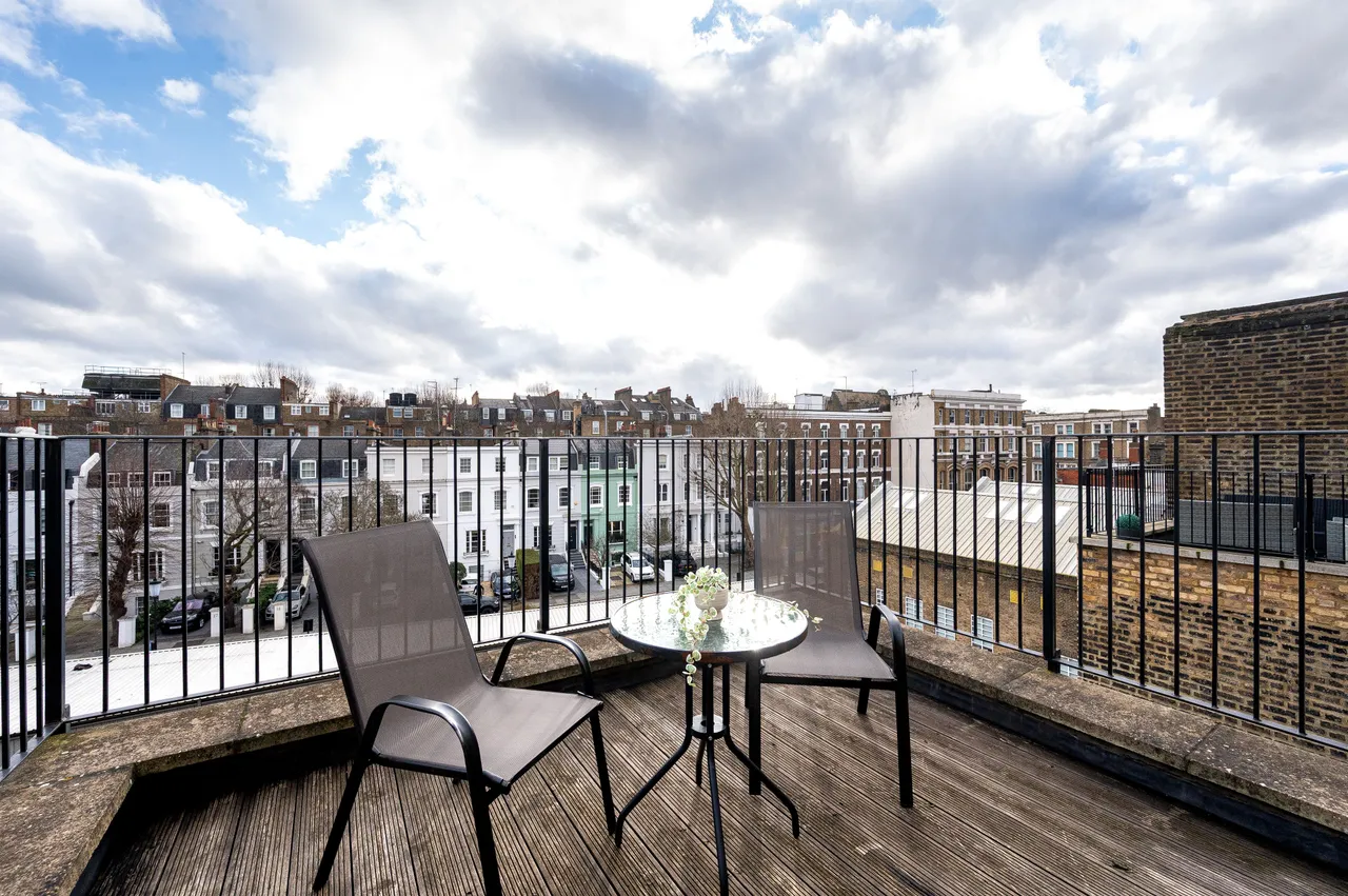 Flat 5, 14 Hogarth Road, London, photo 2