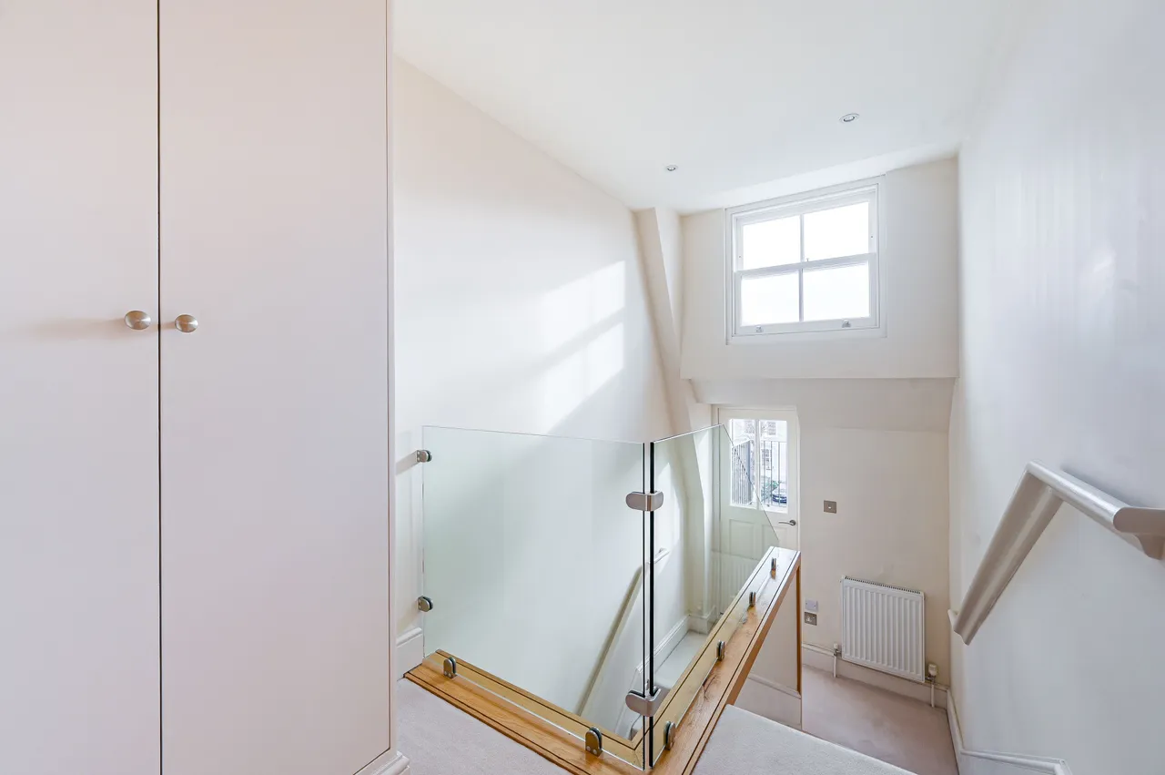 Flat 5, 14 Hogarth Road, London, photo 10