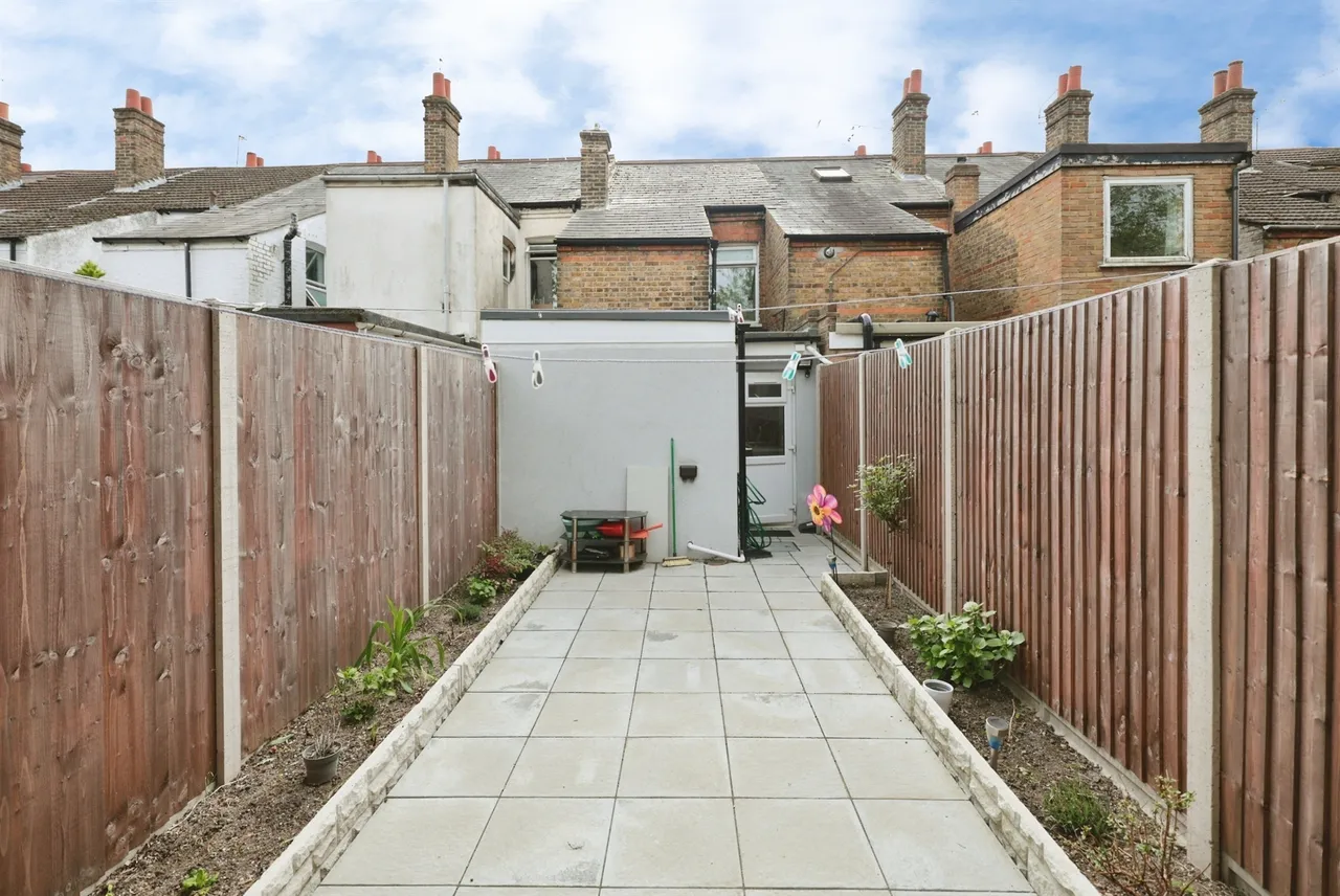 St. Marys Road, Watford, WD18, photo 16