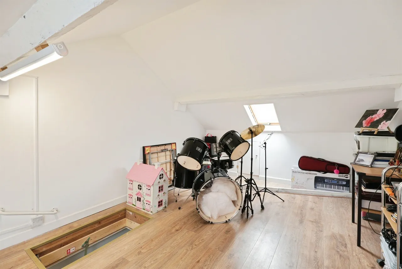 St. Marys Road, Watford, WD18, photo 13