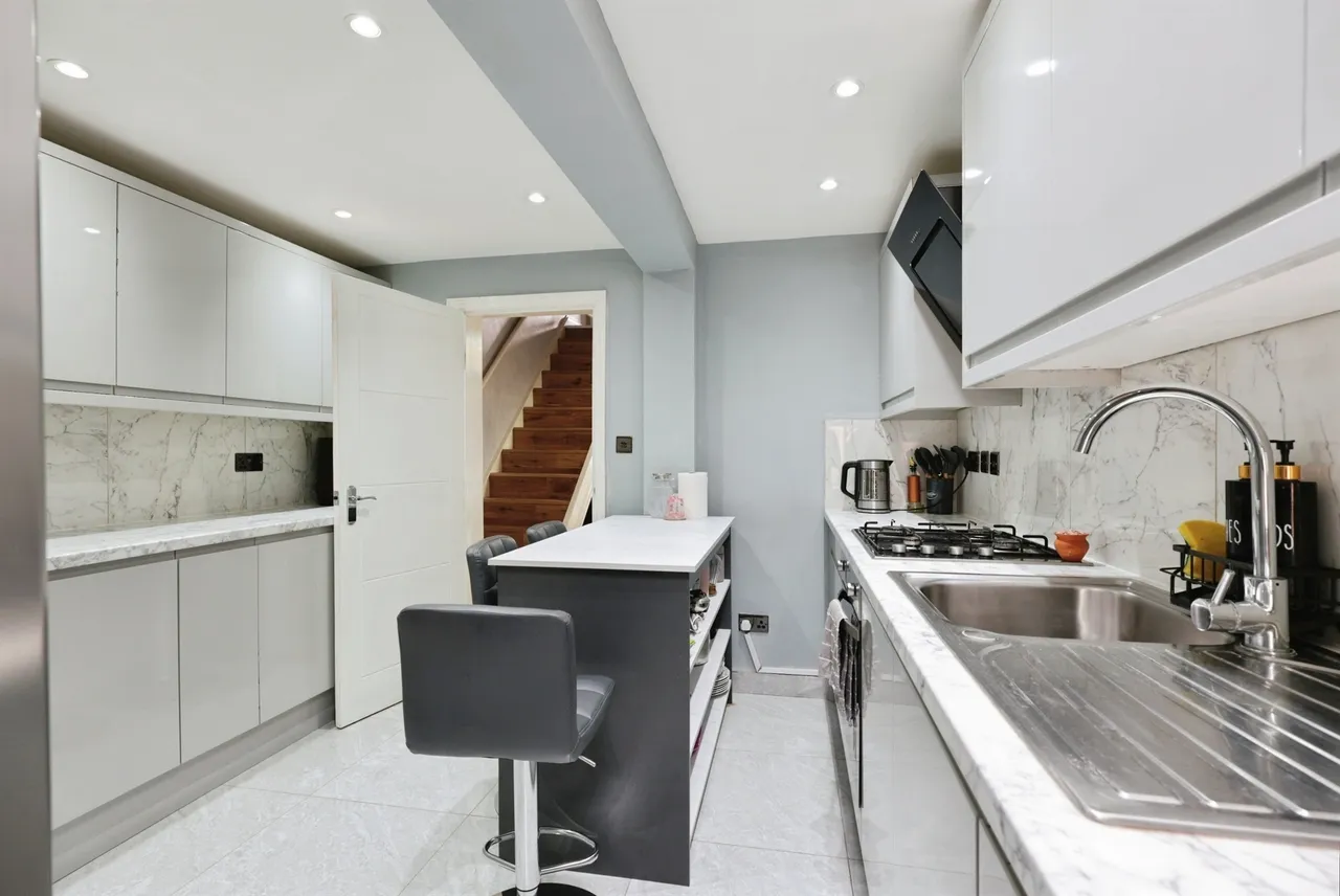 St. Marys Road, Watford, WD18, photo 8