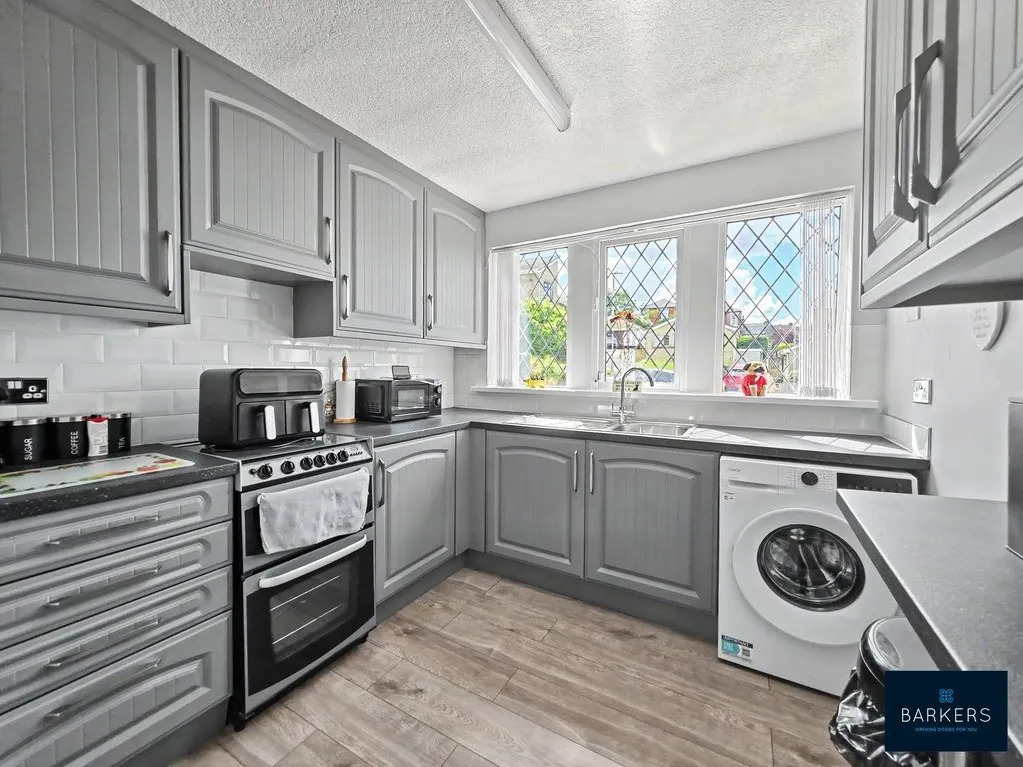 South Bank Road, Batley WF17 8EW, photo 4