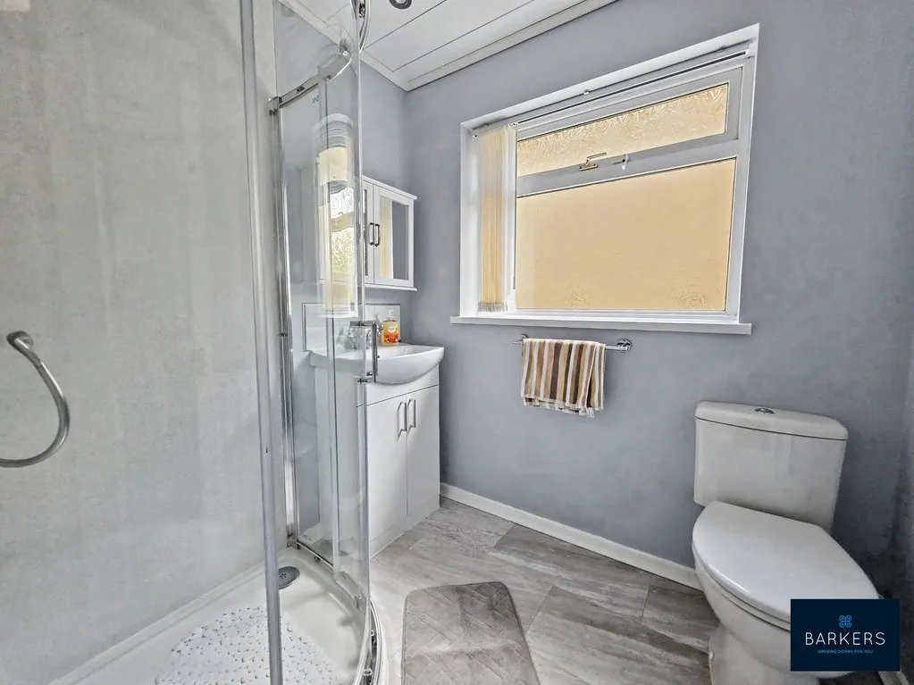 South Bank Road, Batley WF17 8EW, photo 8
