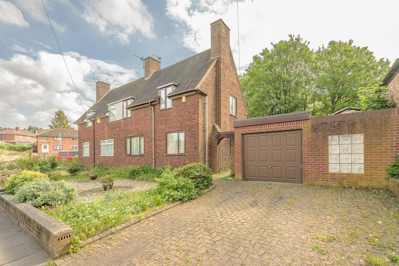 3 bed house for sale — Barn Close, Cradley Heath, B64 7NQ