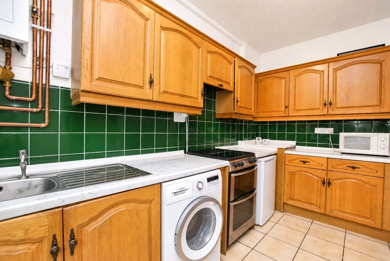 Worplesdon Road, Guildford, GU2, photo 2