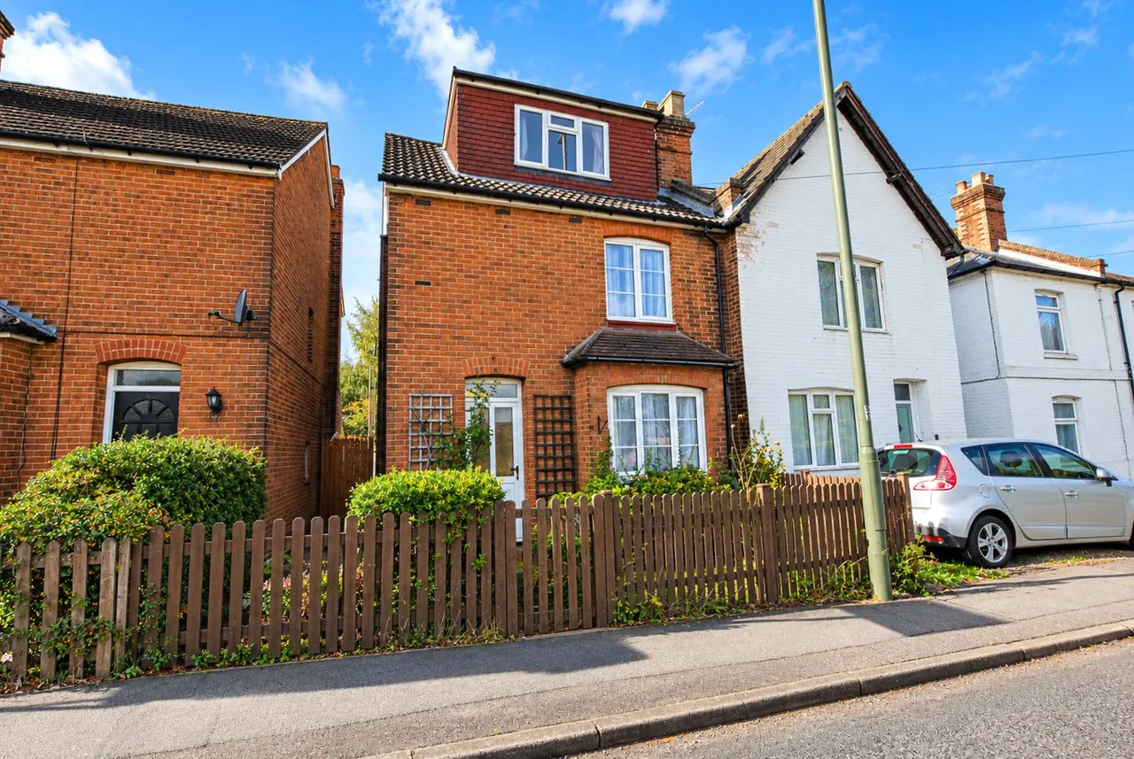 4 bed house to rent, Worplesdon Road, Guildford, GU2