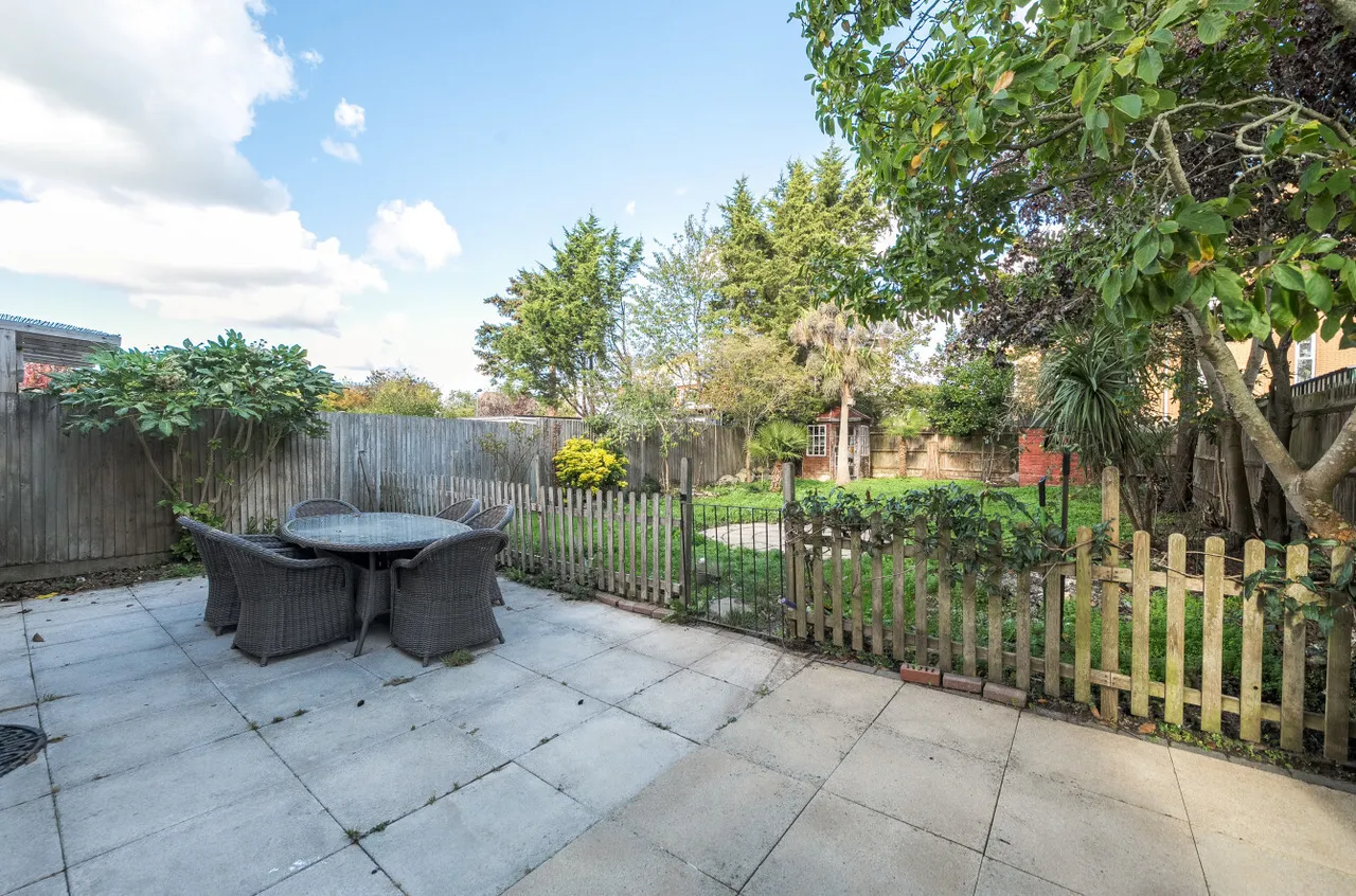 Wykeham Road, Netley Abbey, SO31, photo 16