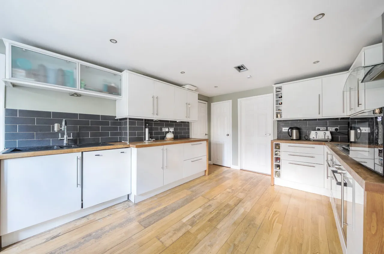 Wykeham Road, Netley Abbey, SO31, photo 7