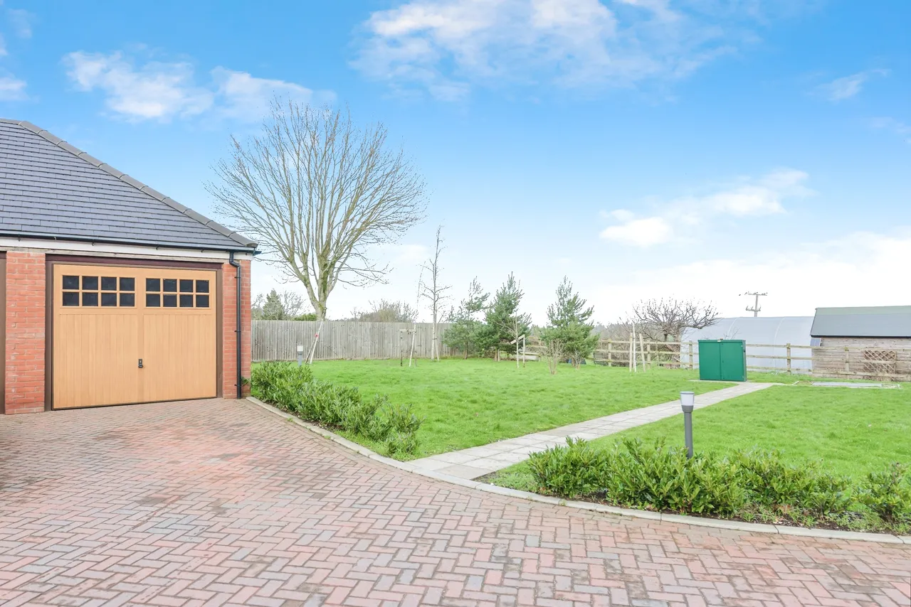 Manor Lane, Tamworth, B79, photo 4