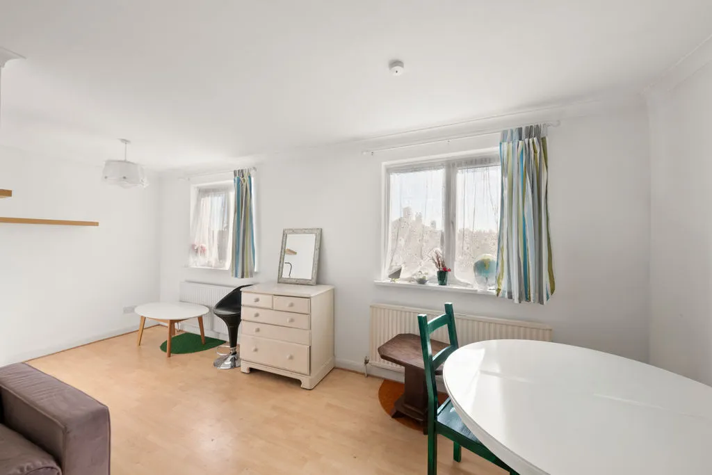 Castle Road, Northolt, UB5, photo 4