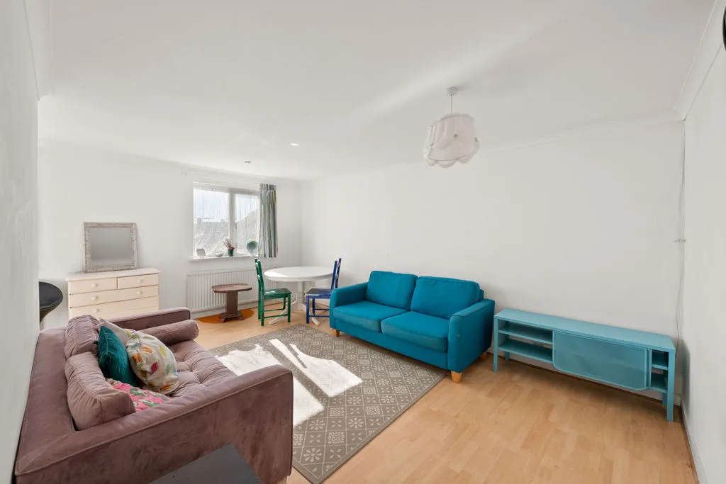 Castle Road, Northolt, UB5, photo 3