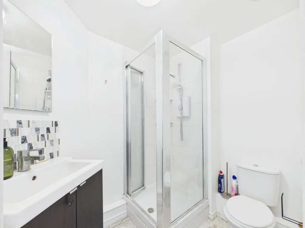 Regis Park Road, RG6, photo 4