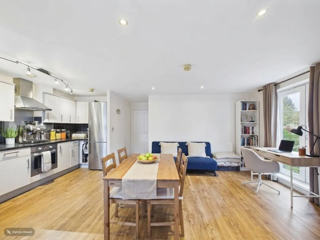 Regis Park Road, RG6, photo 2