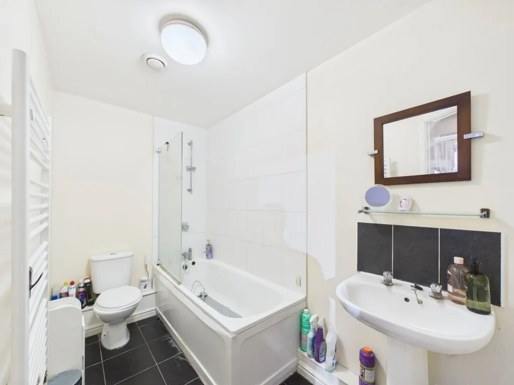 Regis Park Road, RG6, photo 8