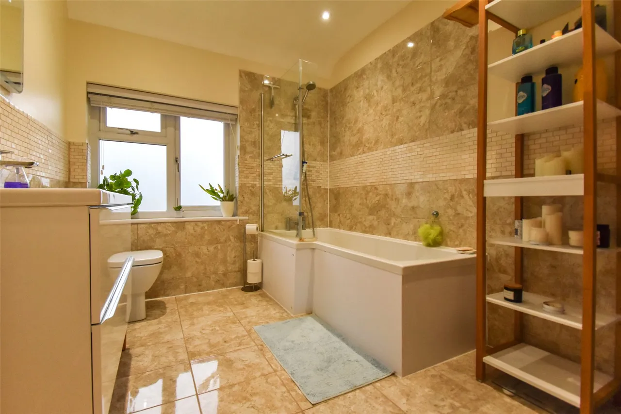 Lower Farnham Road, Aldershot, Hampshire, GU11 3RA, photo 8