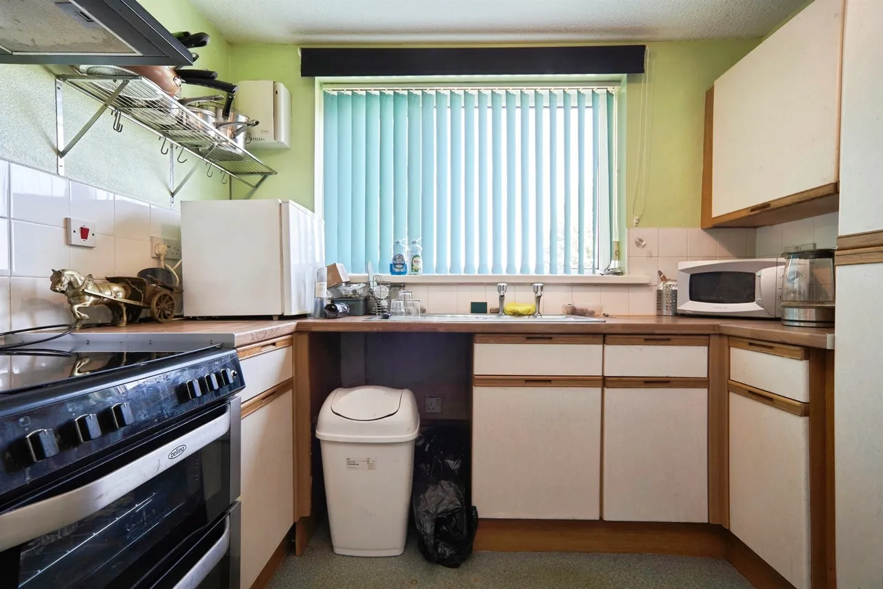 Harewood Road, Oakworth, Keighley, photo 2