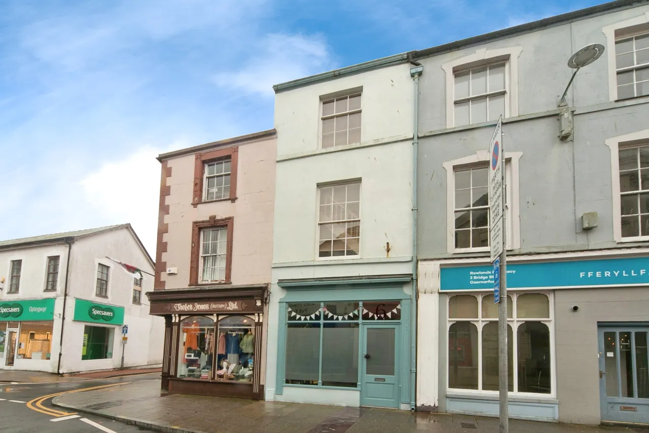 2 bed house for sale, Bridge Street, Caernarfon, LL55
