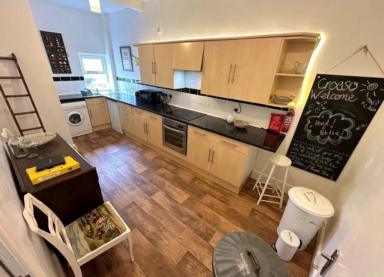 Bridge Street, Caernarfon, LL55, photo 9