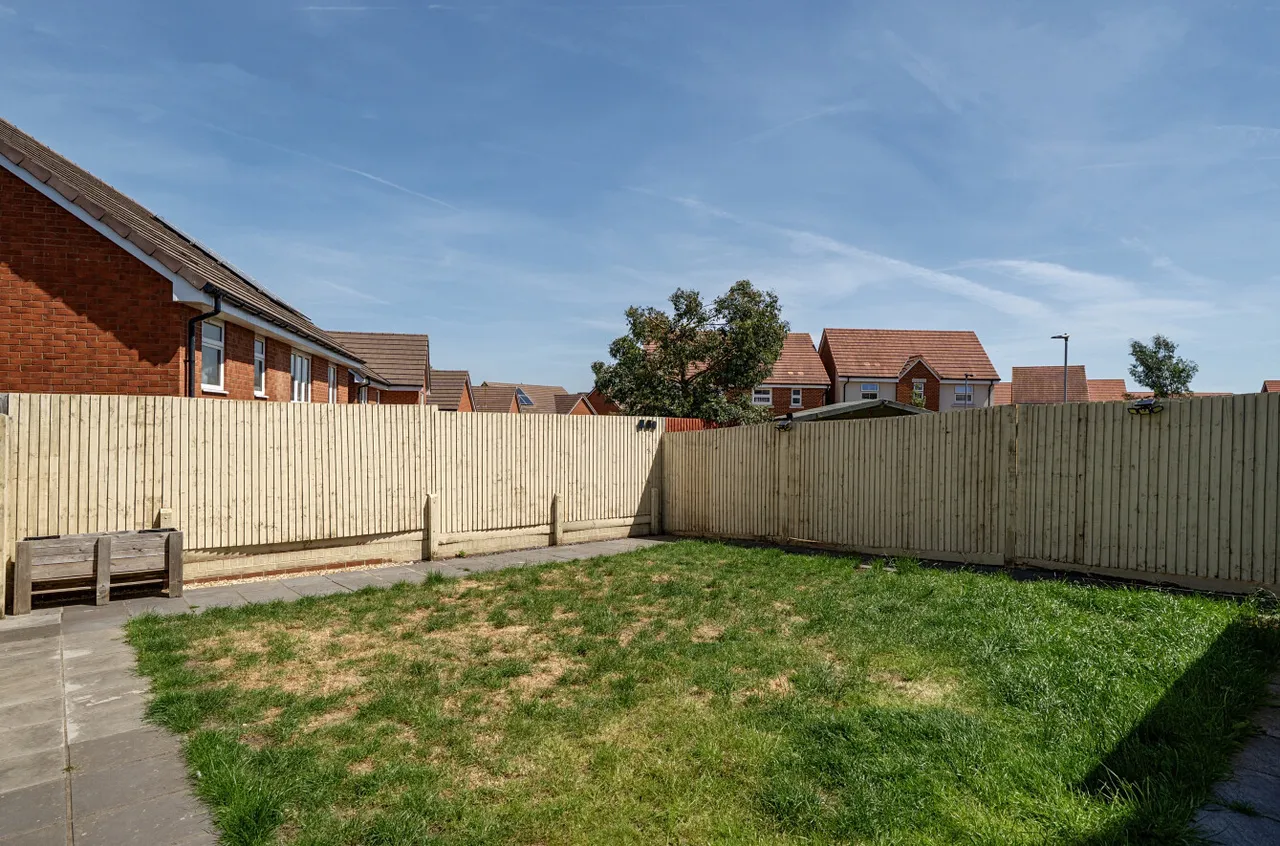 Chapman Drive, Binfield, Bracknell, Berkshire, RG42 4GD, photo 23