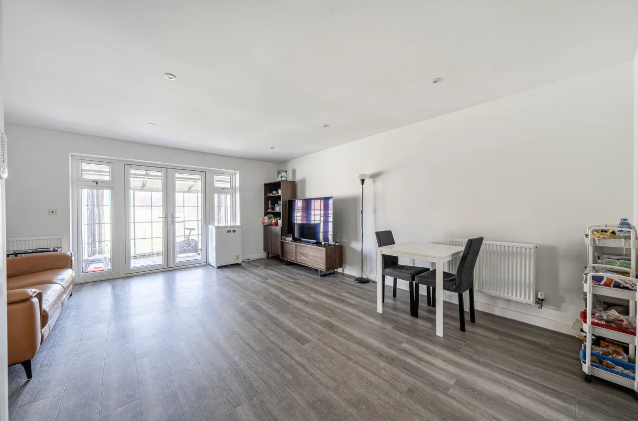 Chapman Drive, Binfield, Bracknell, Berkshire, RG42 4GD, photo 3