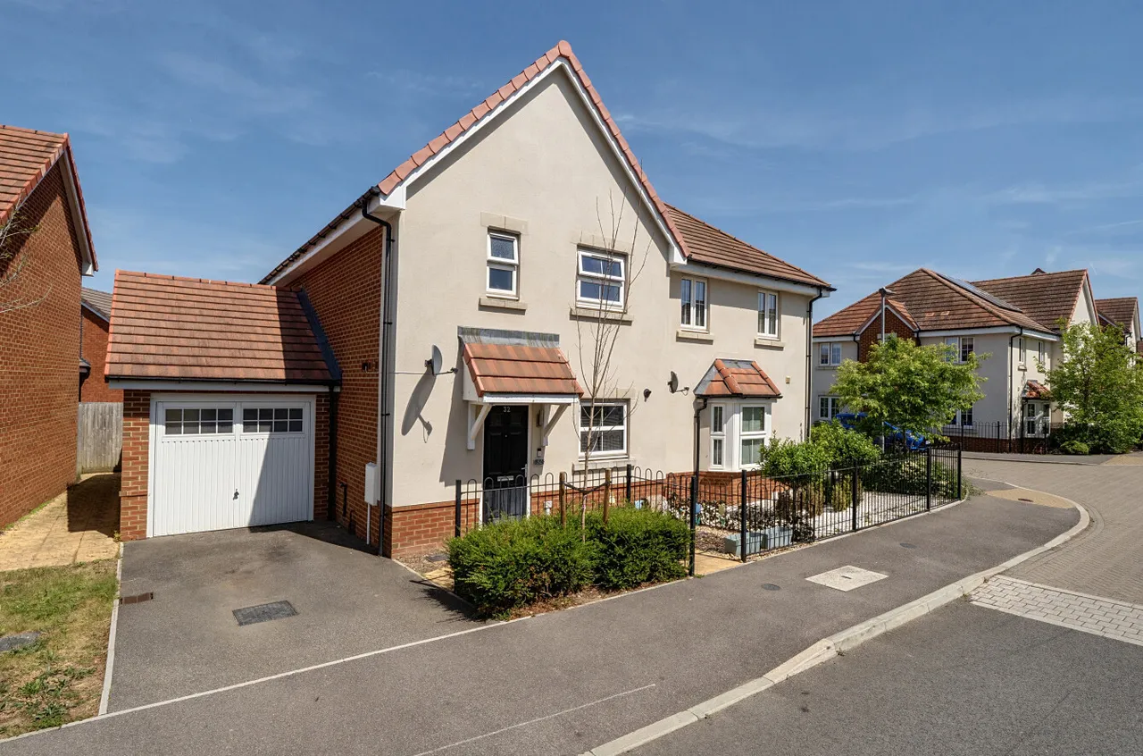 3 bed house for sale — Chapman Drive, Binfield, Bracknell, Berkshire, RG42 4GD