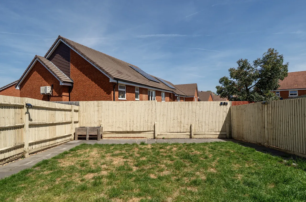 Chapman Drive, Binfield, Bracknell, Berkshire, RG42 4GD, photo 24