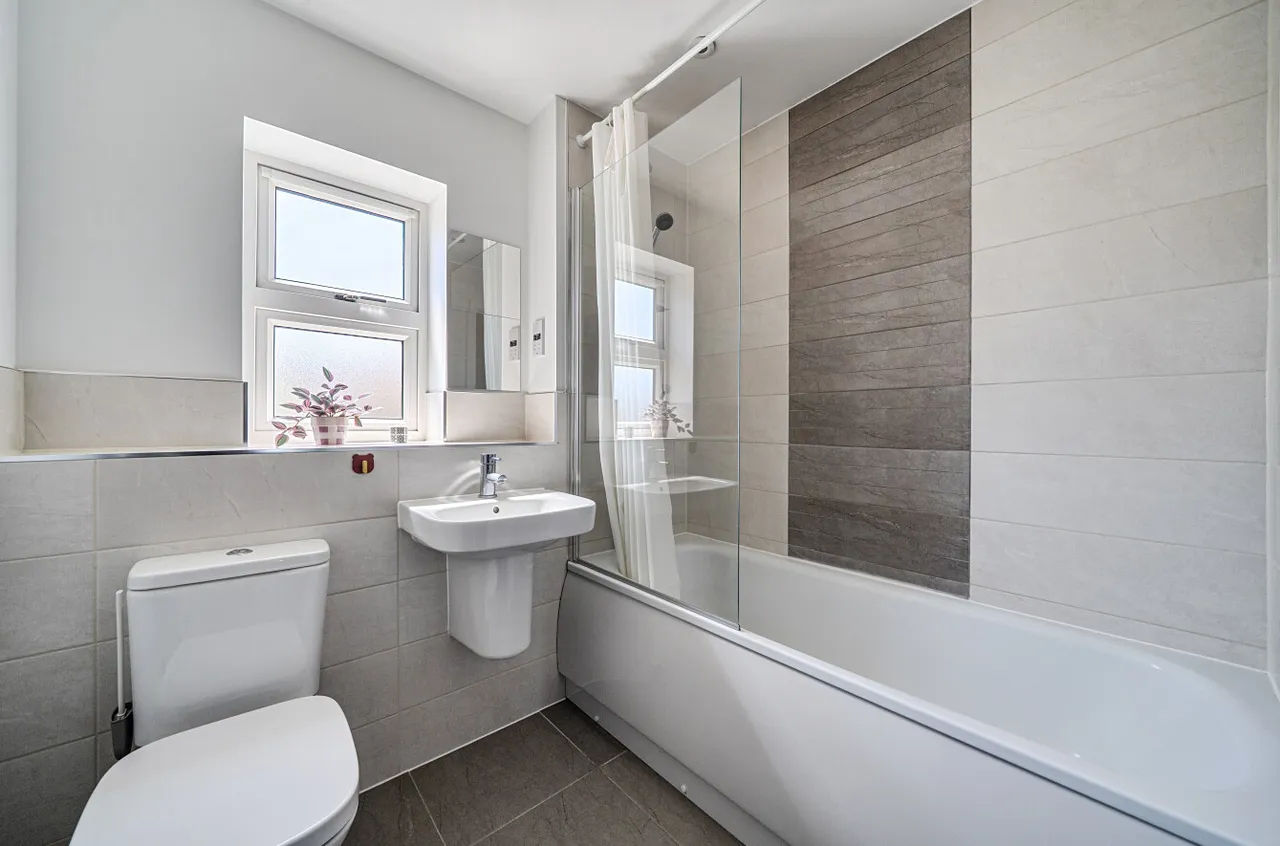 Chapman Drive, Binfield, Bracknell, Berkshire, RG42 4GD, photo 6