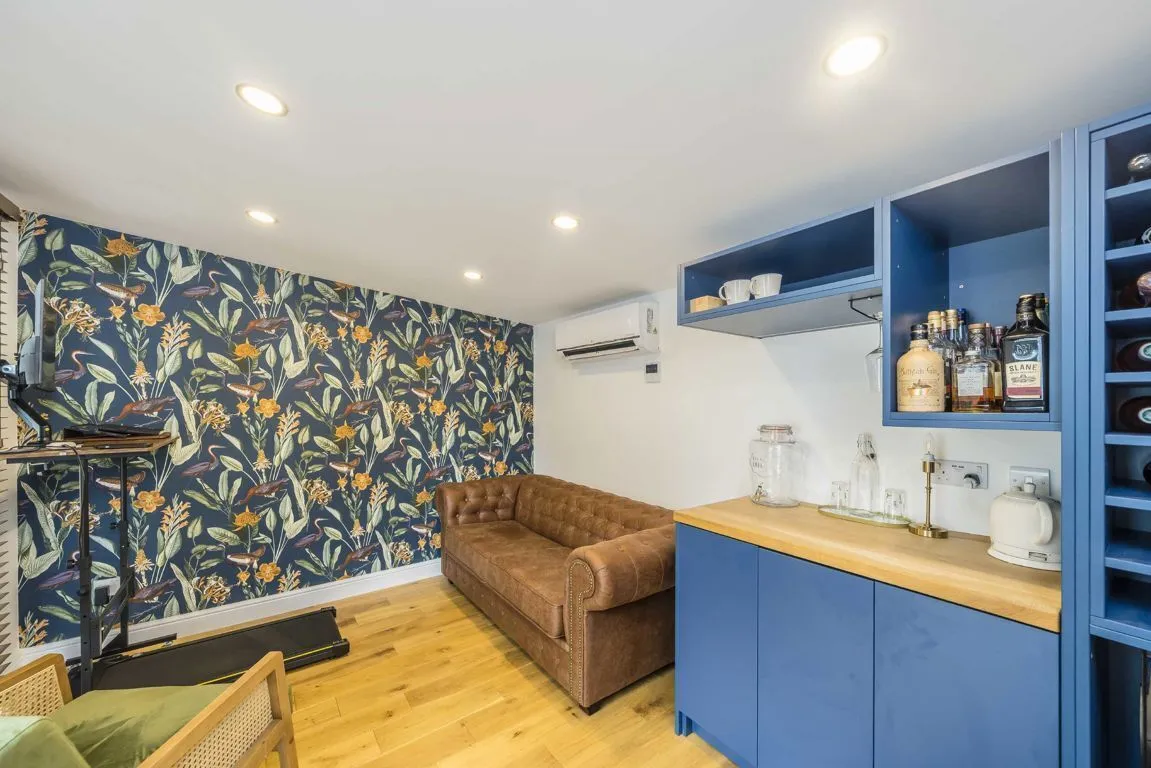 Chesterton Close, SW18, photo 5