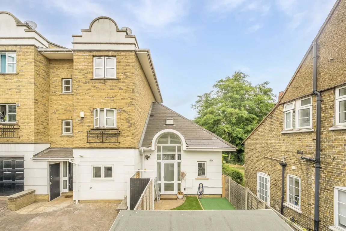 Chesterton Close, SW18, photo 3
