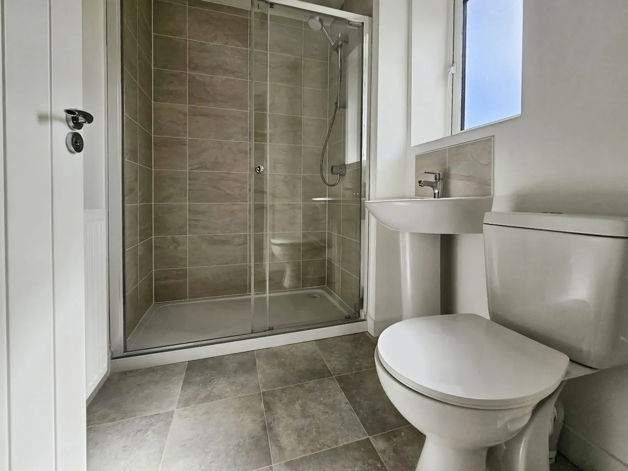 Oak Road, Deeside, CH5, photo 18