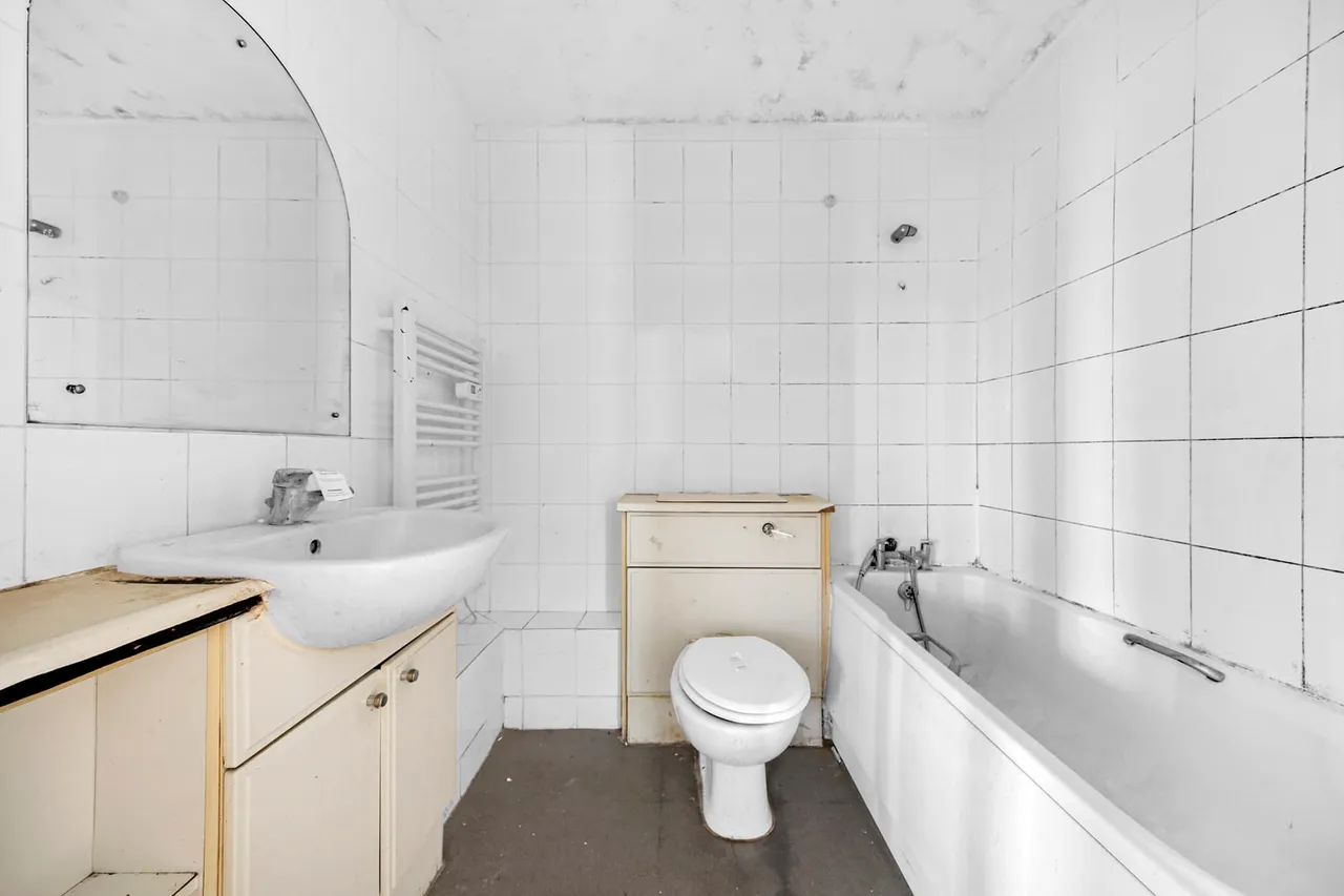 Flat 47 Spectrum Tower, 2-20 Hainault Street, London, IG1 4GZ, photo 13