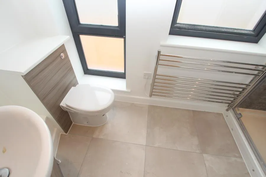 Chertsey Road, Woking, GU21, photo 6