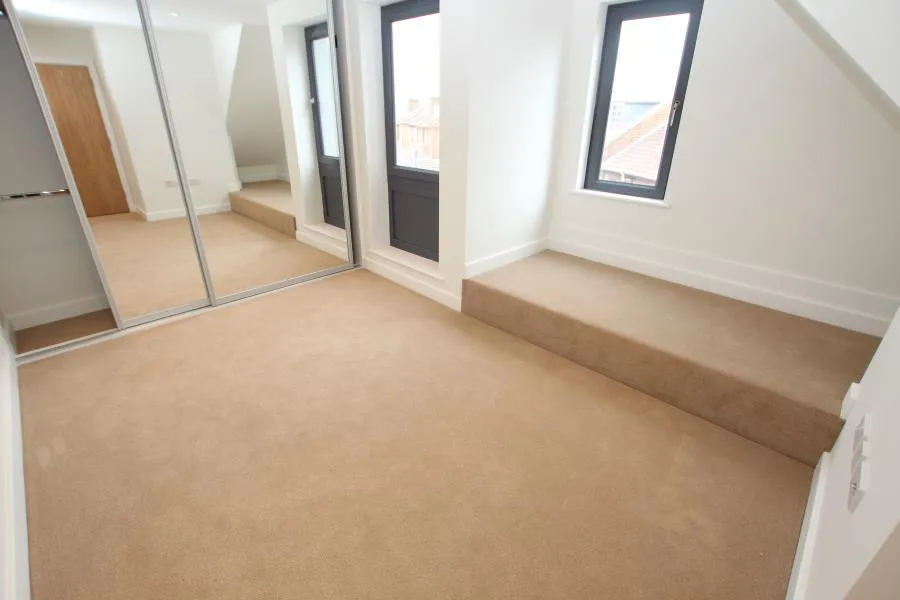 Chertsey Road, Woking, GU21, photo 4