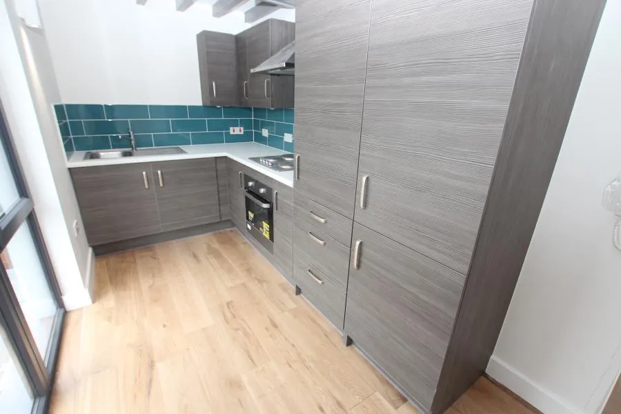 Chertsey Road, Woking, GU21, photo 3