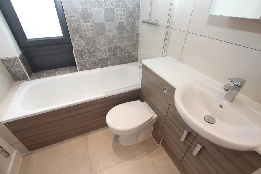 Chertsey Road, Woking, GU21, photo 5