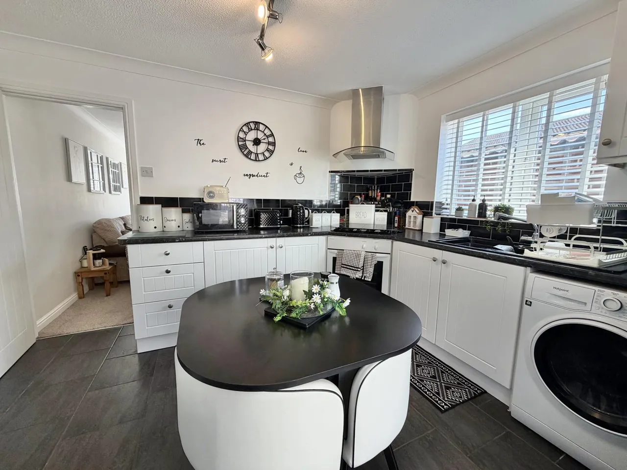 Exbury Close, Pendeford, Wolverhampton, WV9, photo 7