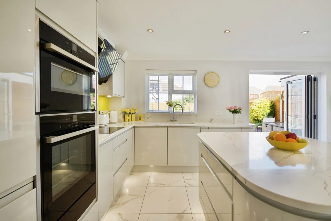 Burleigh Close, ROMFORD, Essex, RM7, photo 8
