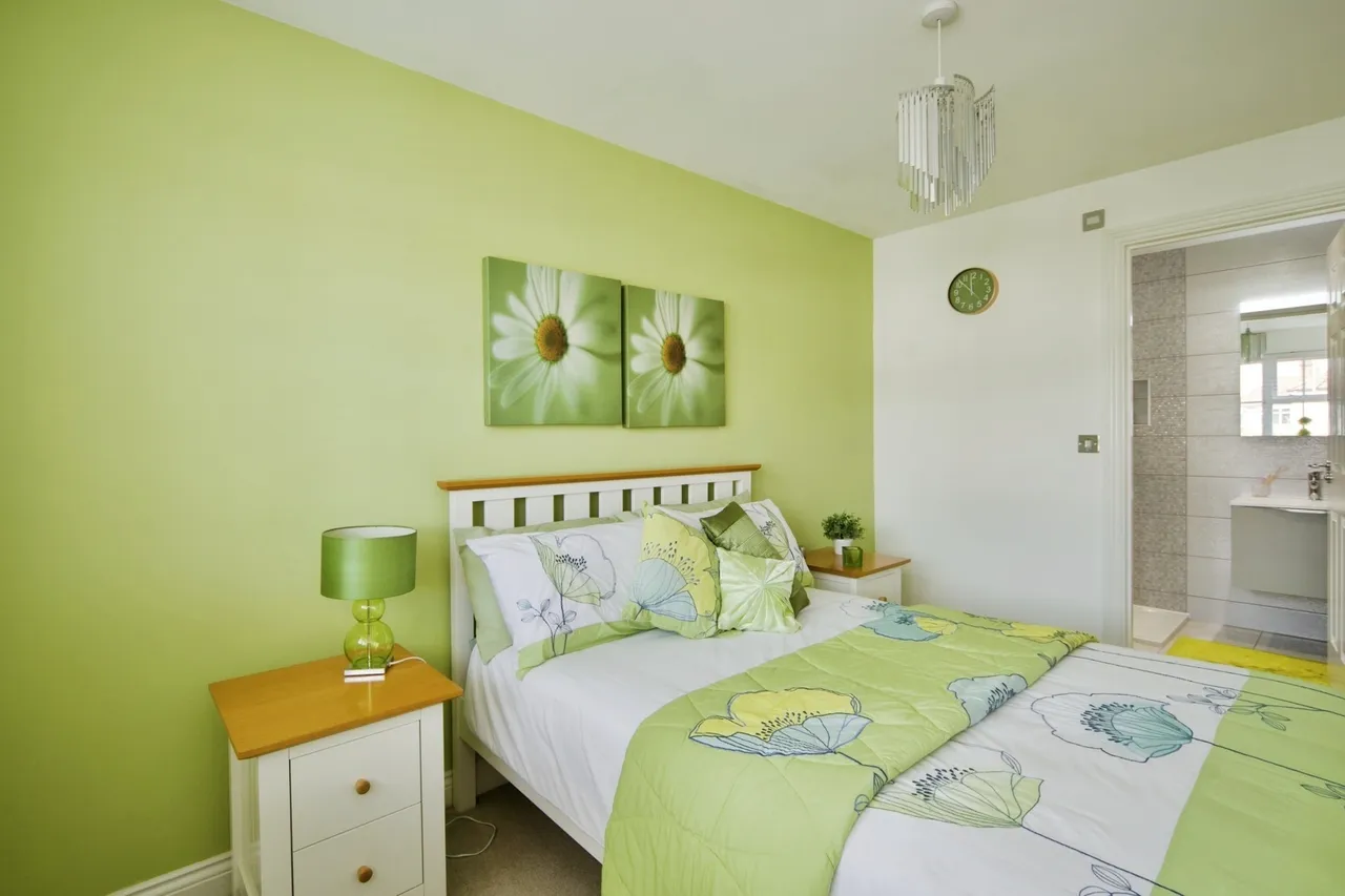 Burleigh Close, ROMFORD, Essex, RM7, photo 14
