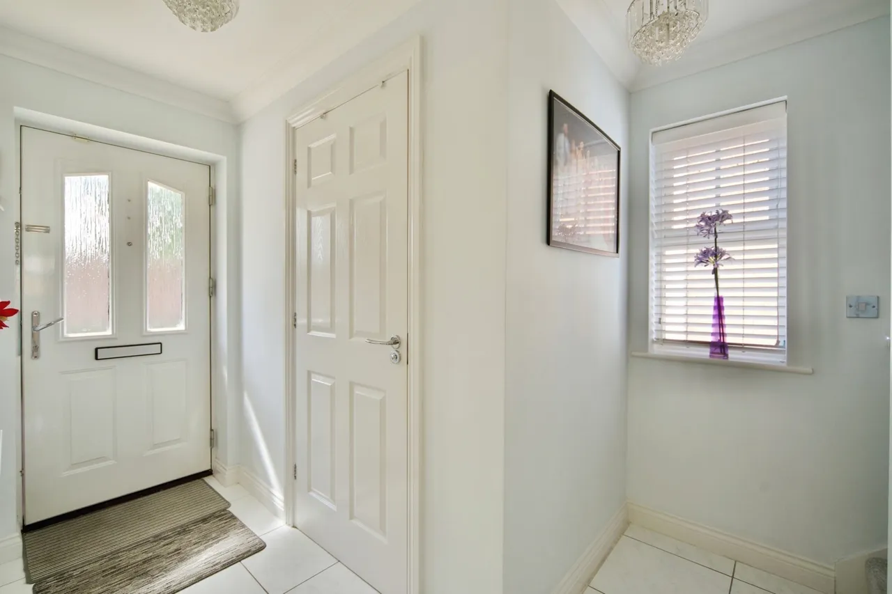 Burleigh Close, ROMFORD, Essex, RM7, photo 2