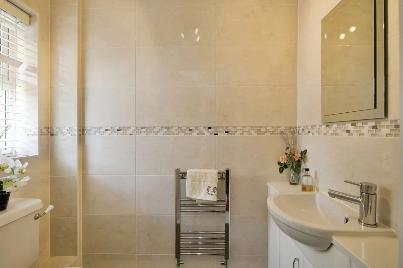 Burleigh Close, ROMFORD, Essex, RM7, photo 24
