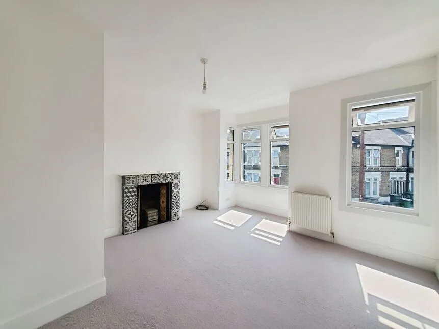 First Floor Flat, London, E16, photo 8