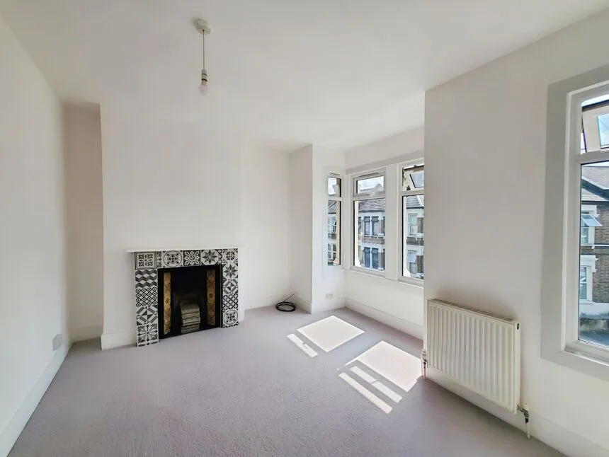 First Floor Flat, London, E16, photo 12