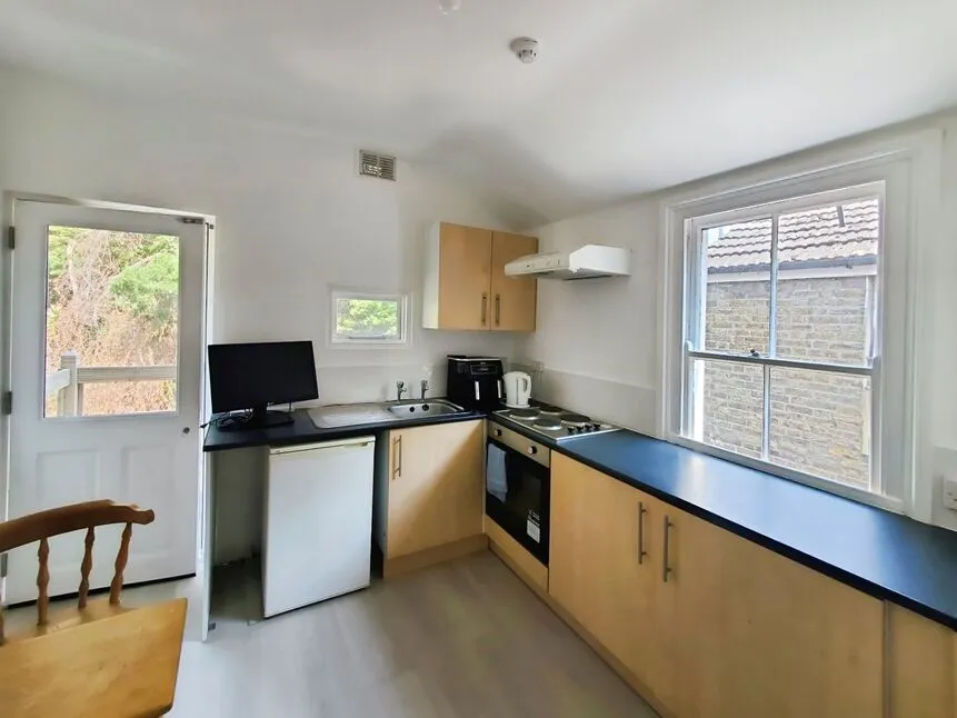 First Floor Flat, London, E16, photo 6