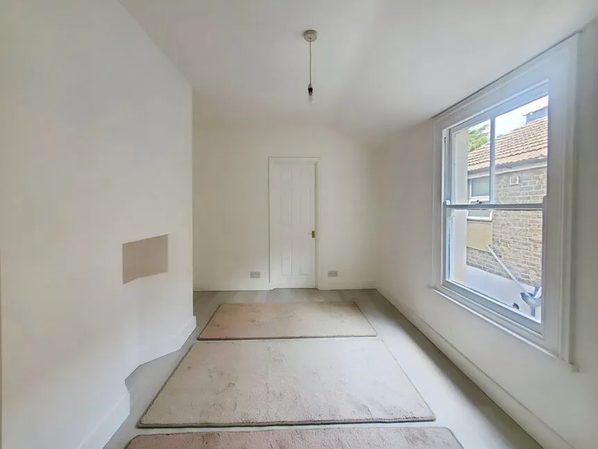 First Floor Flat, London, E16, photo 3