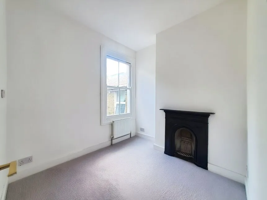 First Floor Flat, London, E16, photo 7